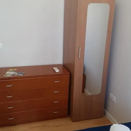 15 بيت شباب *