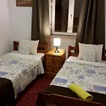 15 بيت شباب *