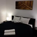 15 بيت شباب